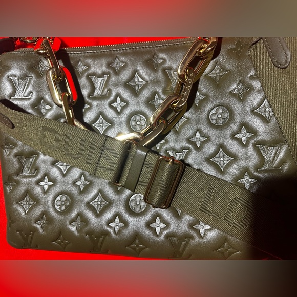 Louis Vuitton Coussin MM - Picture 9 of 16